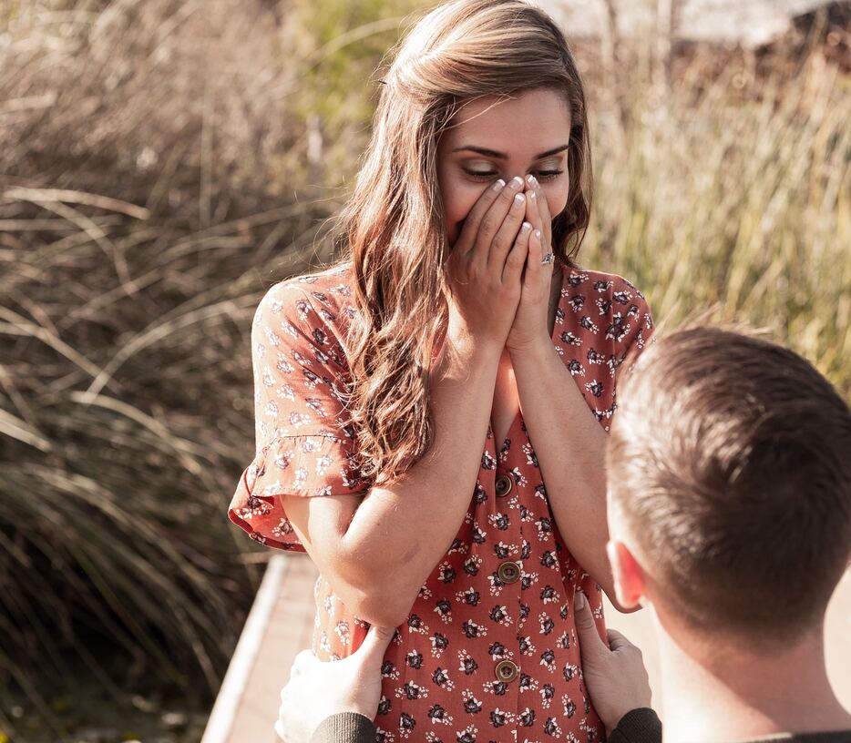 Er schreibt mit anderen Frauen unternimm diese 6 Schritte